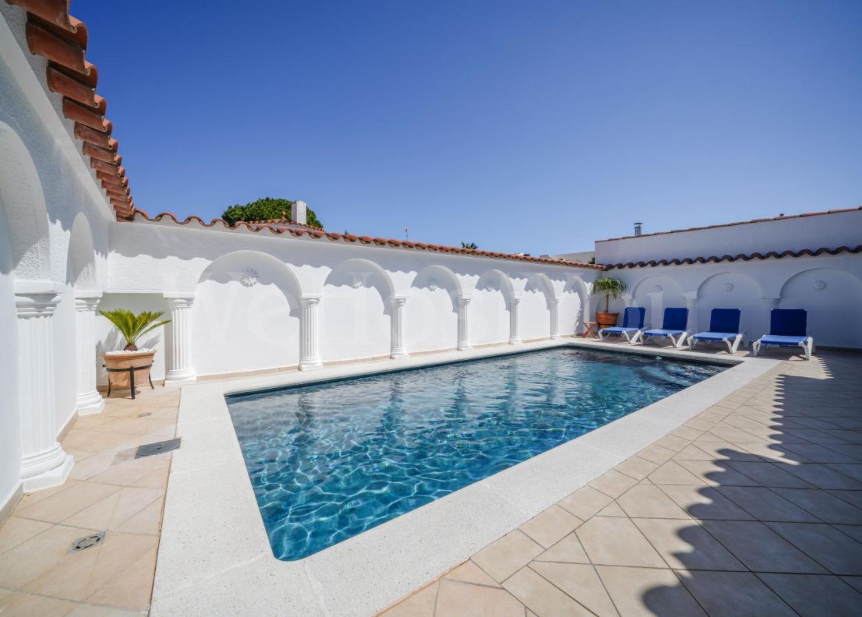 Villa Et Studio Avec Piscine - Wehostyou Эмпуриабрава Экстерьер фото