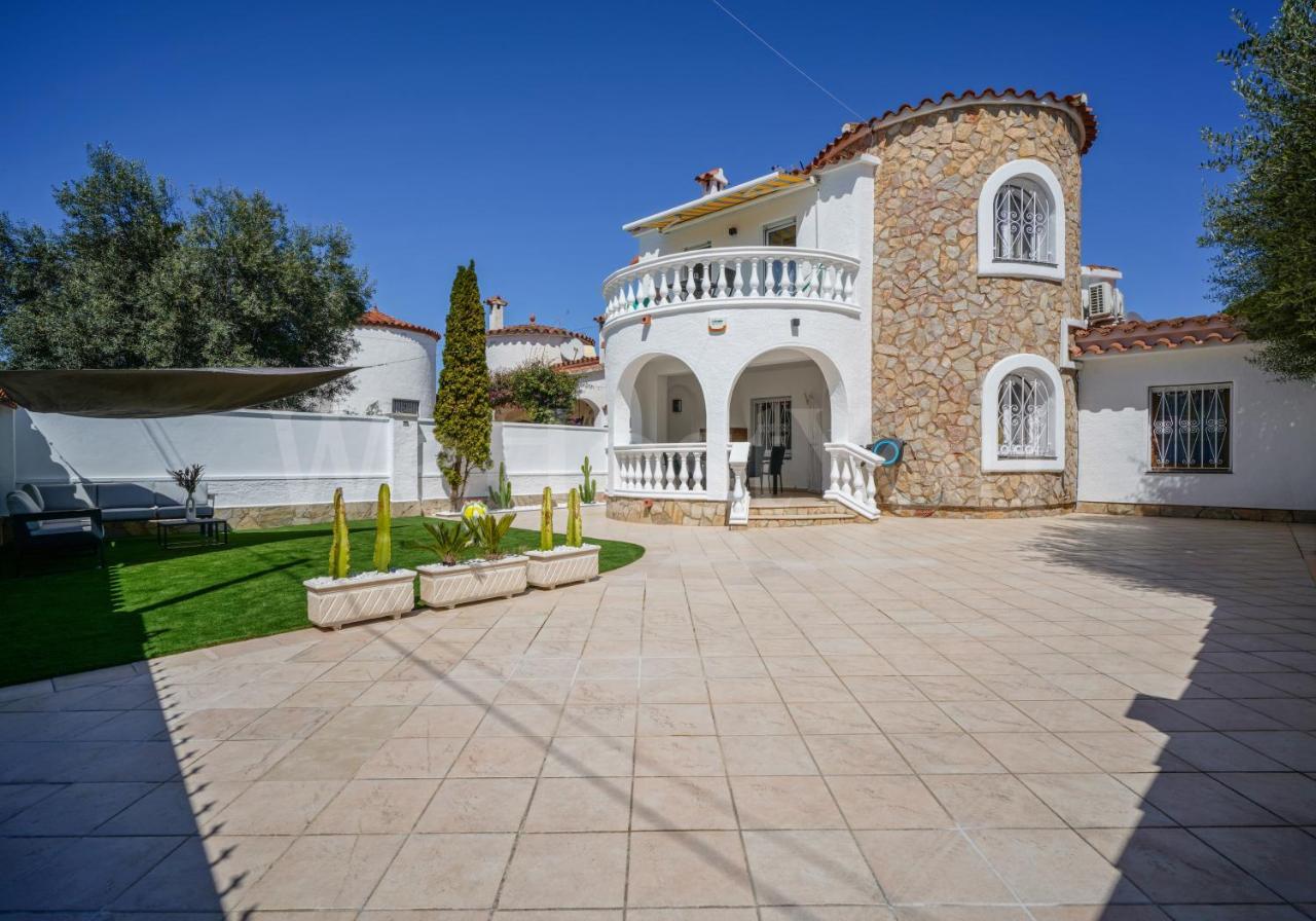 Villa Et Studio Avec Piscine - Wehostyou Эмпуриабрава Экстерьер фото